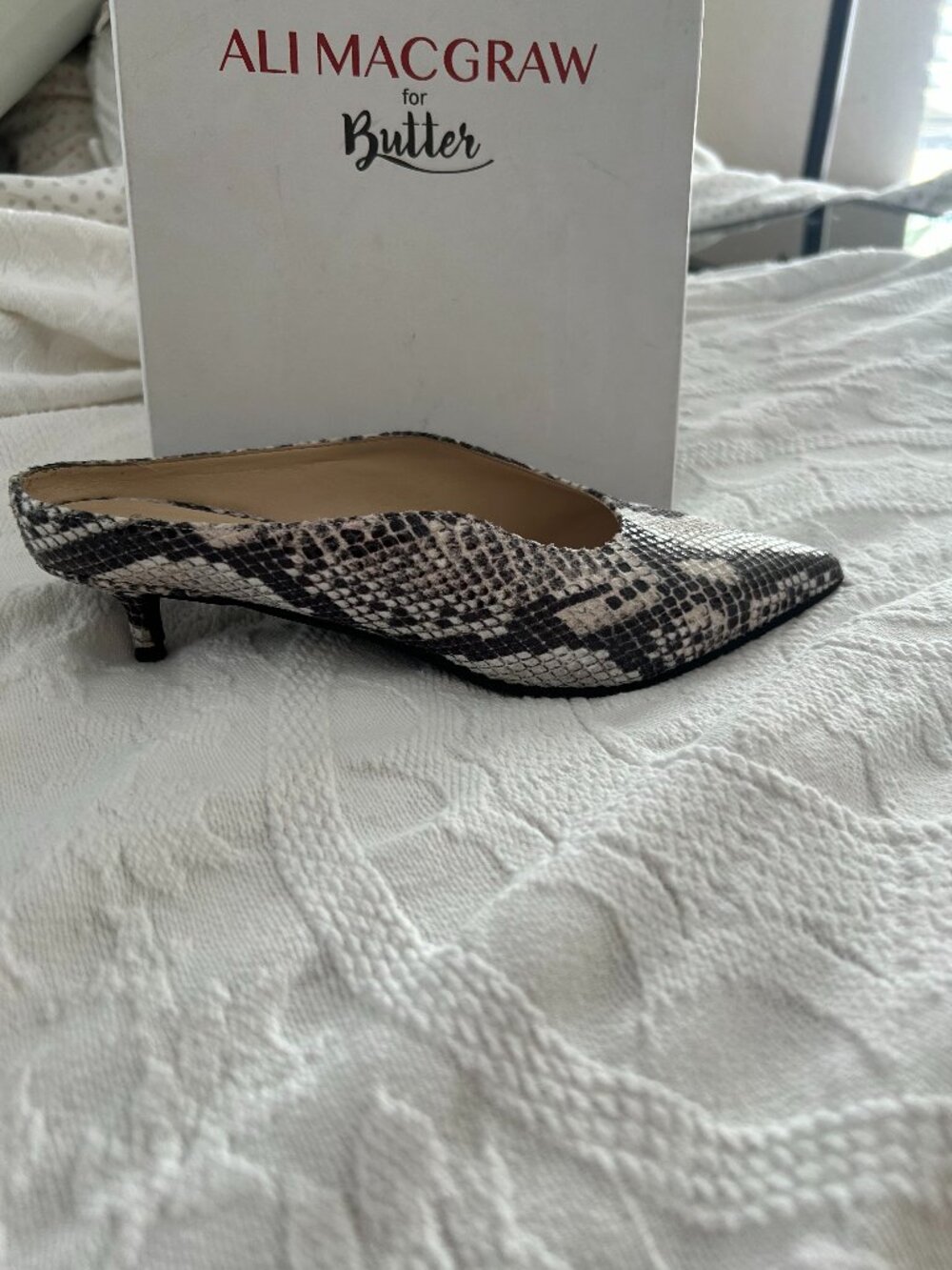 Ali MacGraw for Butter, Size 7.5, Natural Snake Skin Kitten Heel